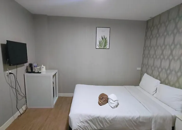 Hotel Tim Place - Bts Phra Khanong Bangkok