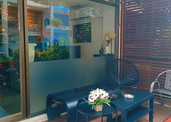 Tim Place - Bts Phra Khanong Hotel