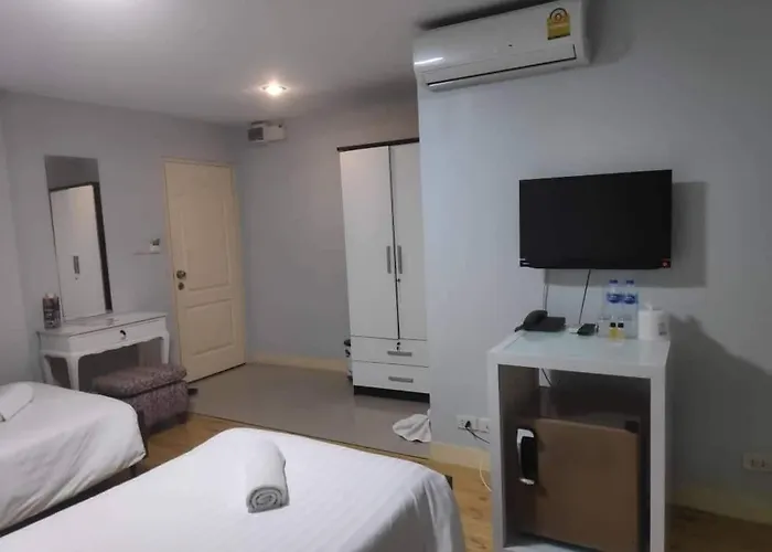 Hotel Tim Place - Bts Phra Khanong