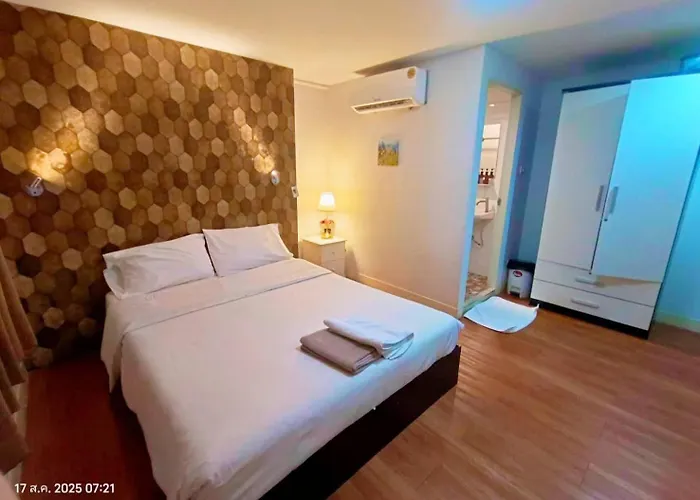 Hotel Tim Place - Bts Phra Khanong 2*