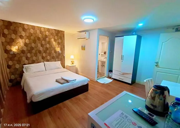 Tim Place - Bts Phra Khanong Hotel 2*