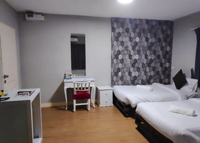 Tim Place - Bts Phra Khanong Hotel 2*