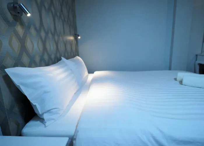 Hotel Tim Place - Bts Phra Khanong