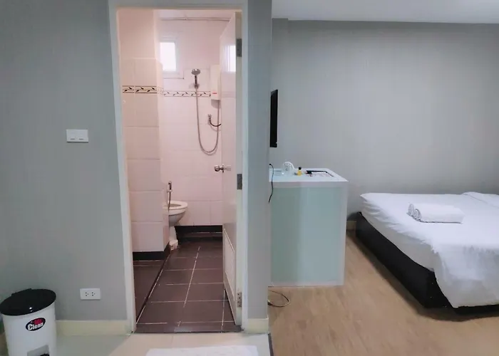 Hotel Tim Place - Bts Phra Khanong